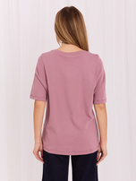 Brudnoróżowy t-shirt basic z ozdobnymi szwami RUE PARIS