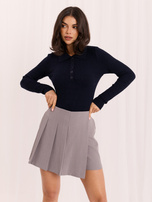 Granatowy damski sweter typu polo w warkocze