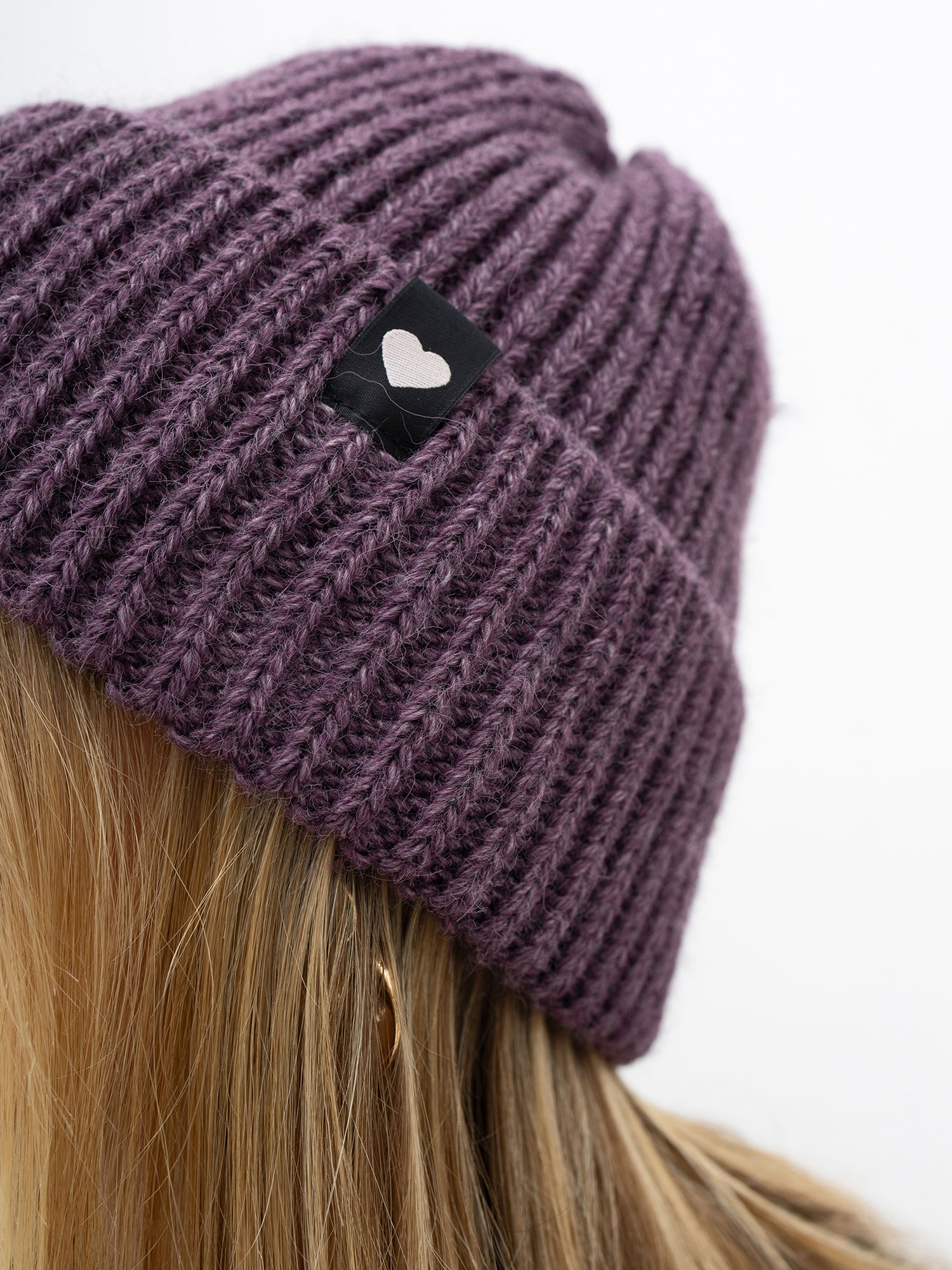 Fioletowa damska czapka beanie z wywinięciem