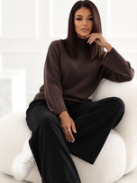 Brązowy damski sweter oversize z golfem
