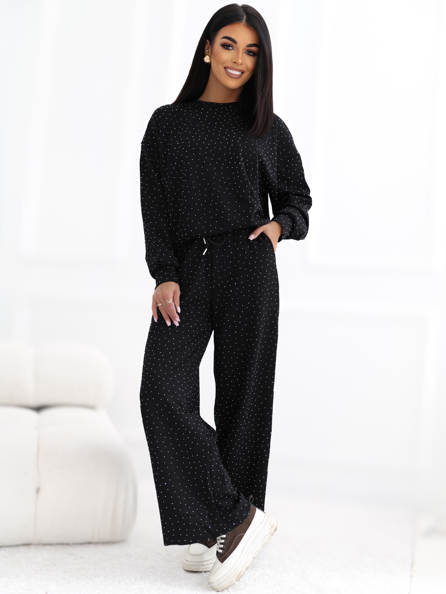 Czarny dwuczęściowy komplet w stylu casual glamour 