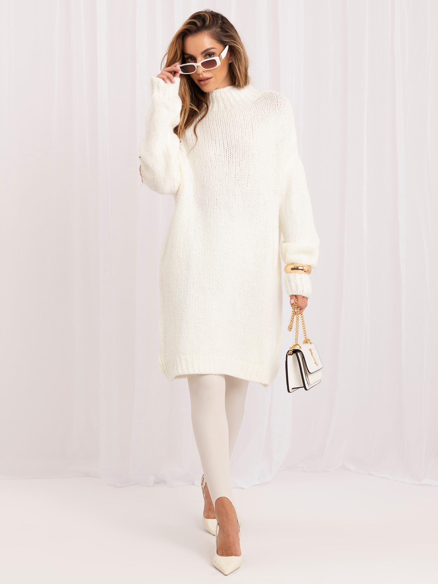 Ecru mini sukienka dzianinowa oversize Violetta RUE PARIS