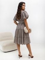 Brązowa letnia sukienka z plecionym paskiem