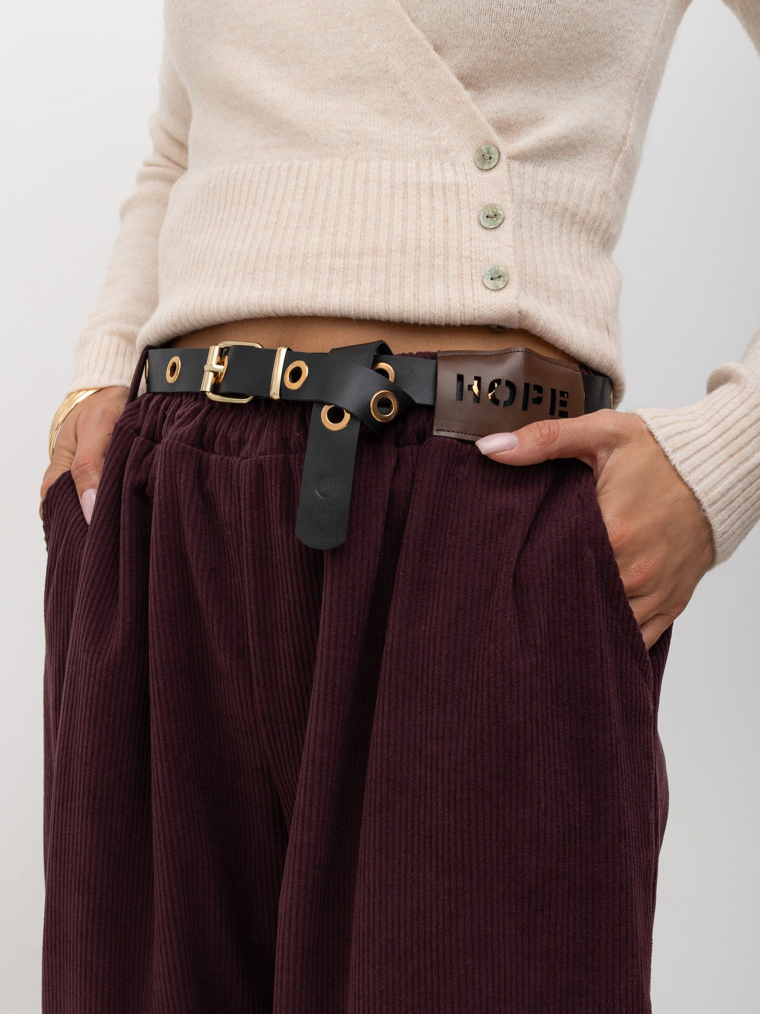 Jasnobeżowy elegancki sweter z domieszką wełny