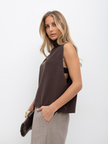 Brązowy damski sweter oversize bez rękawów