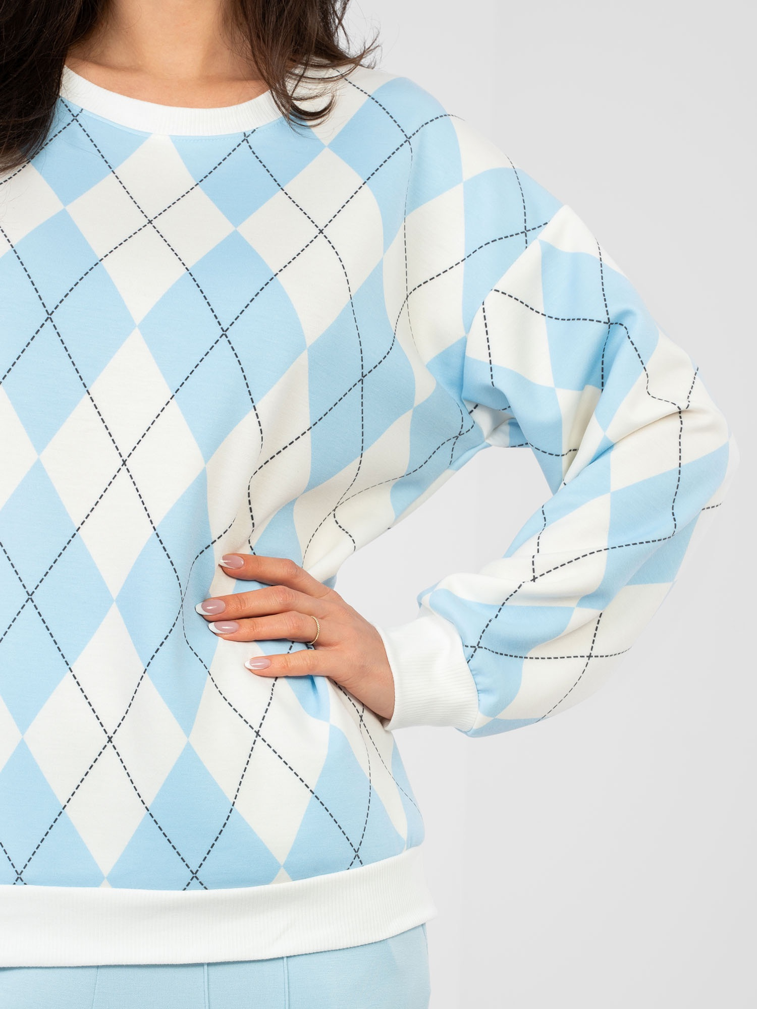 Pastelowa niebieska bluza oversize bez kaptura