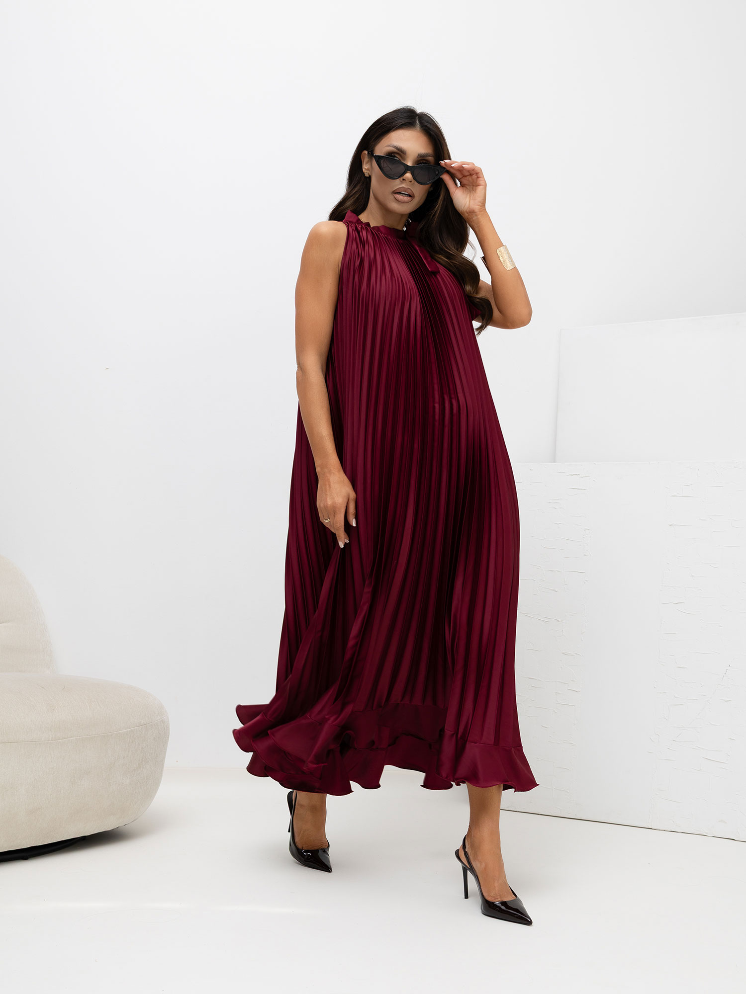 Bordowa midi sukienka z dekoltem halter RUE PARIS 