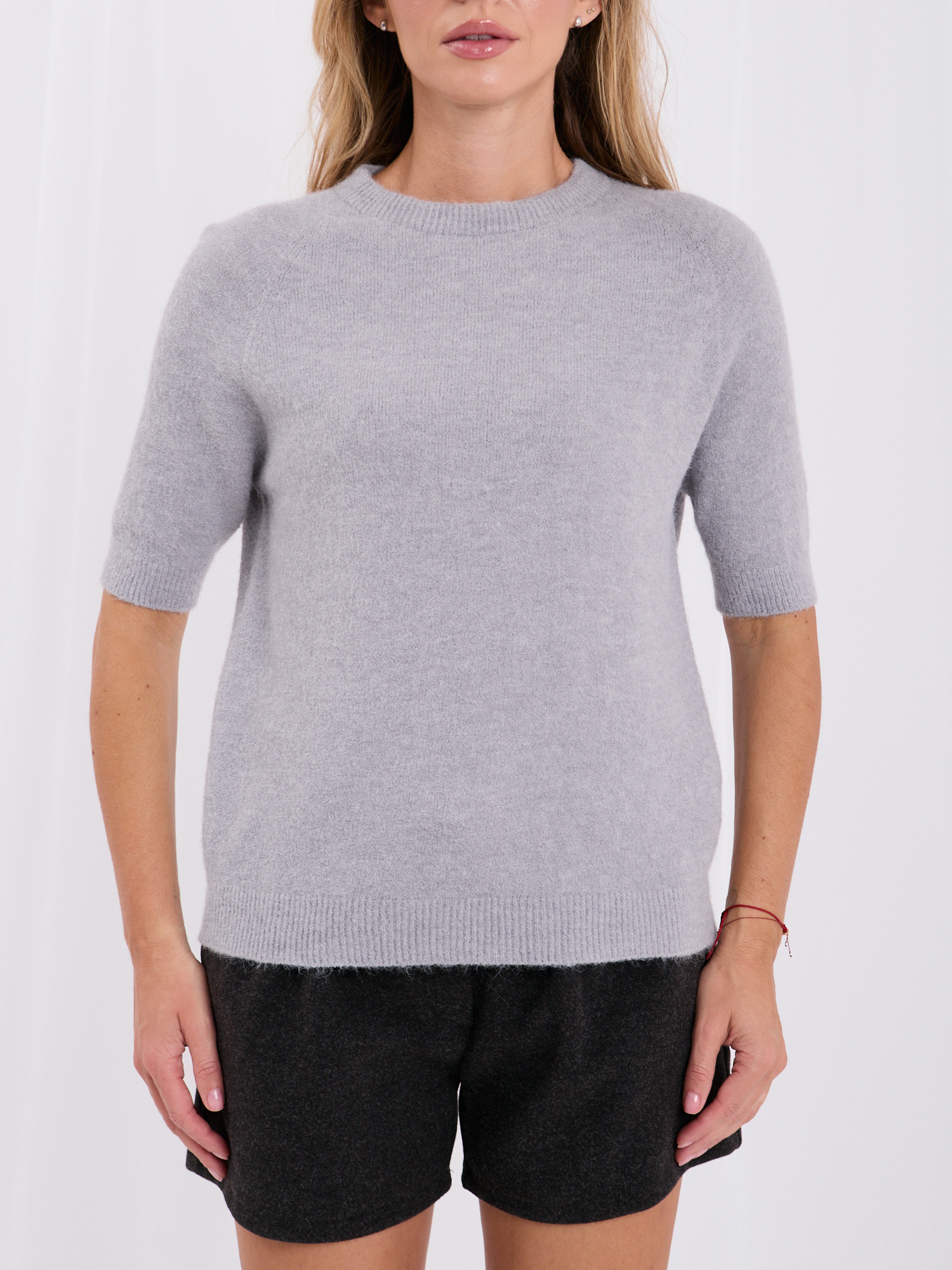 Jasnoszary sweter basic z okrągłym dekoltem