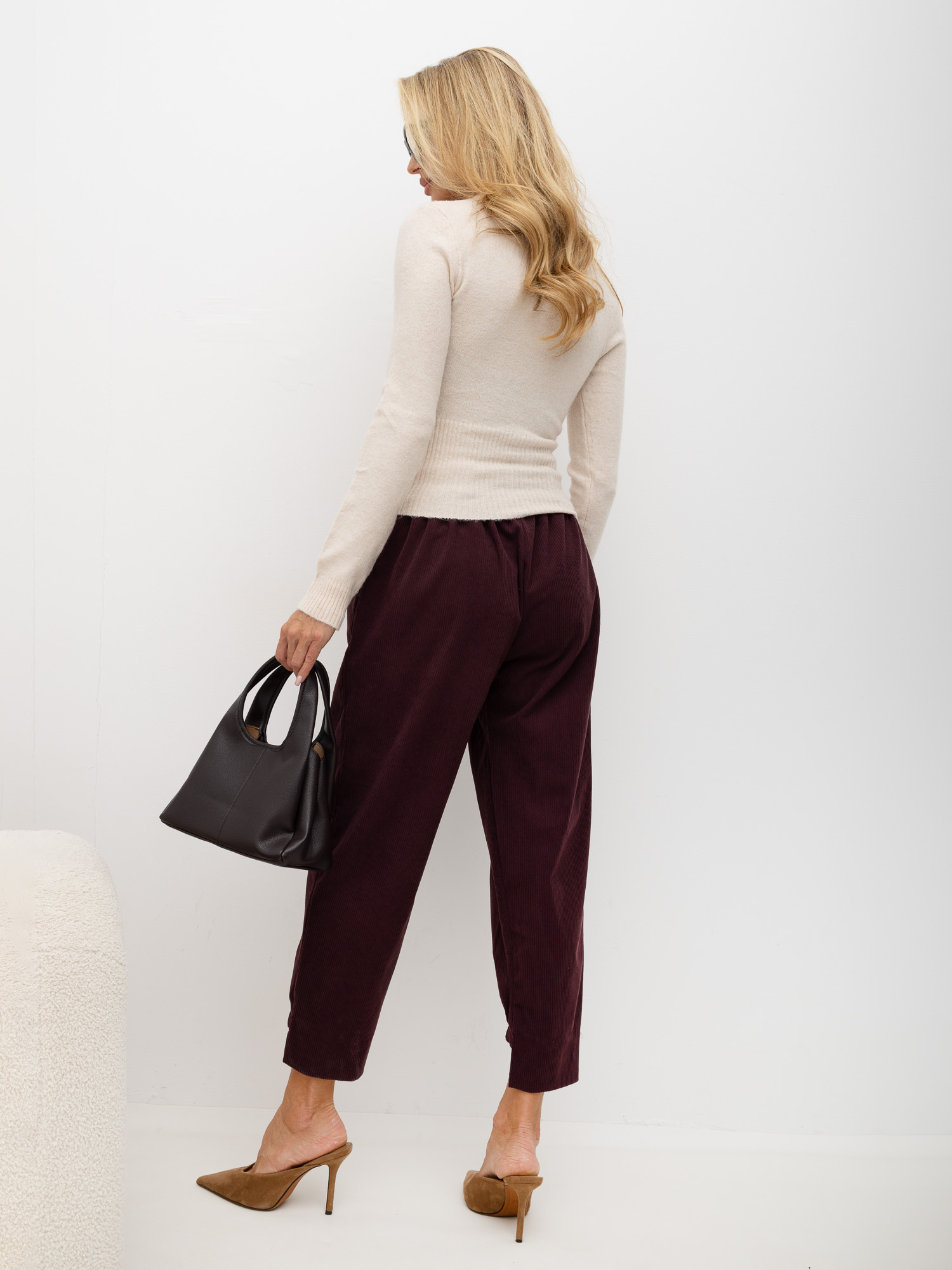 Jasnobeżowy elegancki sweter z domieszką wełny