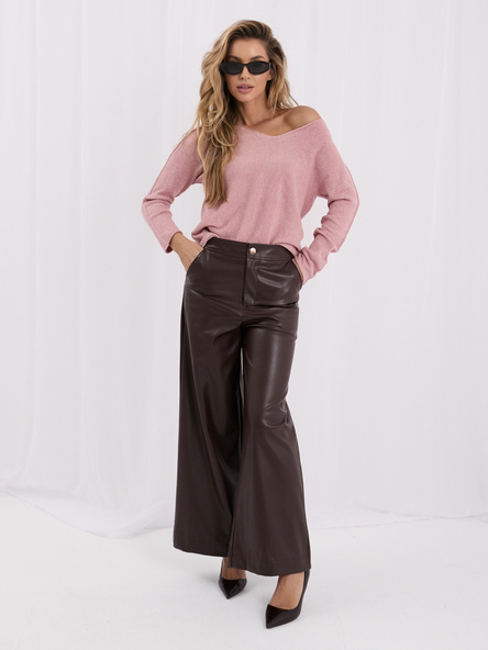Brudnoróżowy sweter basic z dekoltem w serek 
