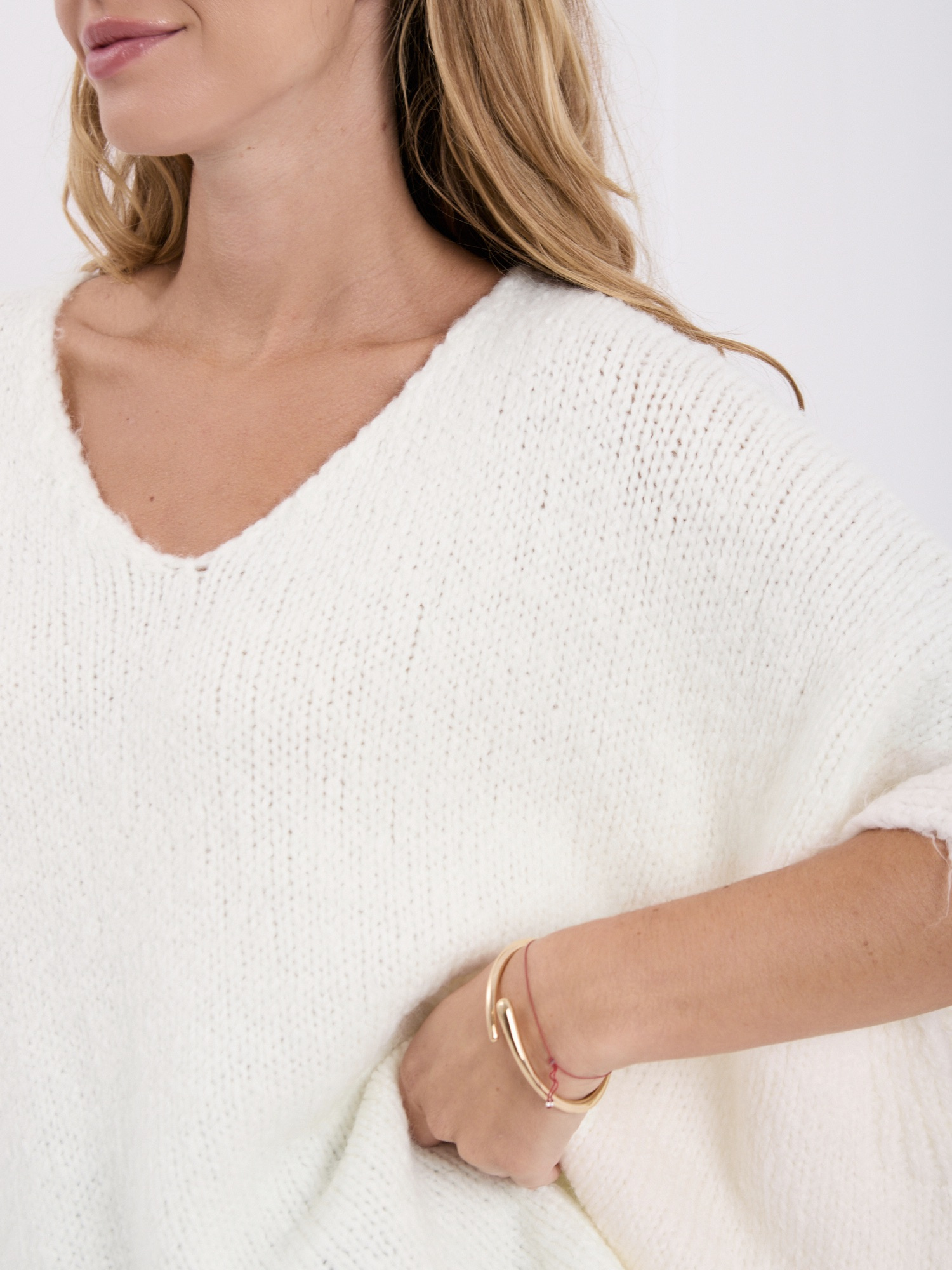 Ecru damski sweter oversize o kroju nietoperza