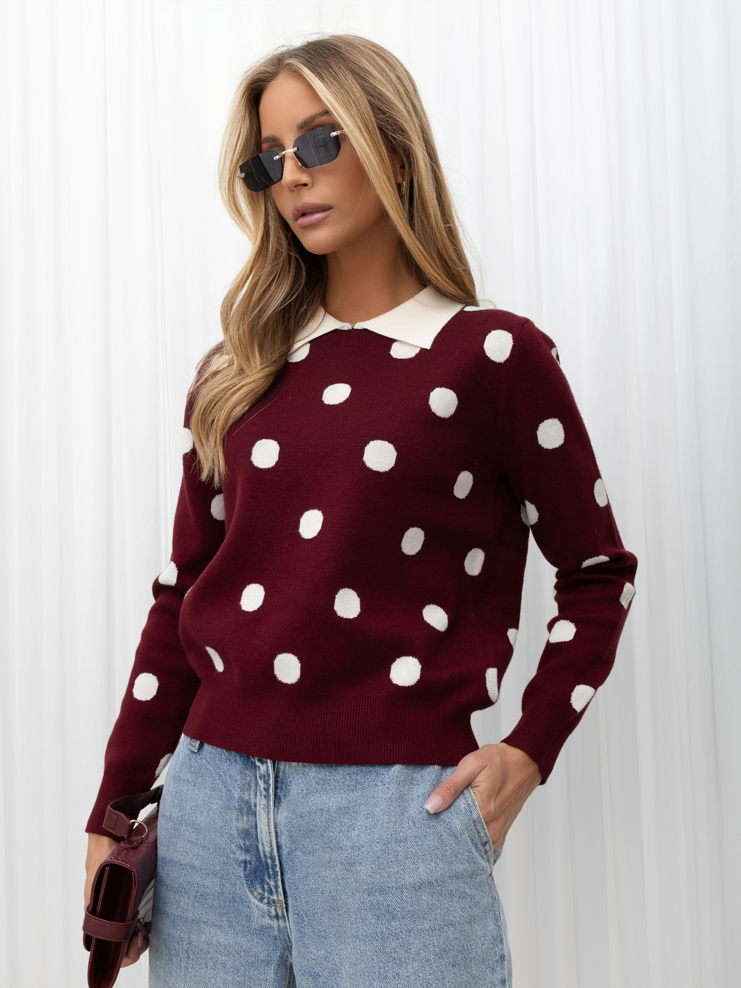 Bordowy elegancki sweter w grochy 