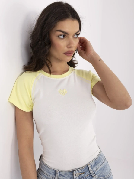 Ecru-żółty t-shirt z haftem w kształcie serca