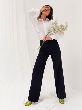 Granatowe eleganckie spodnie damskie z kieszeniami