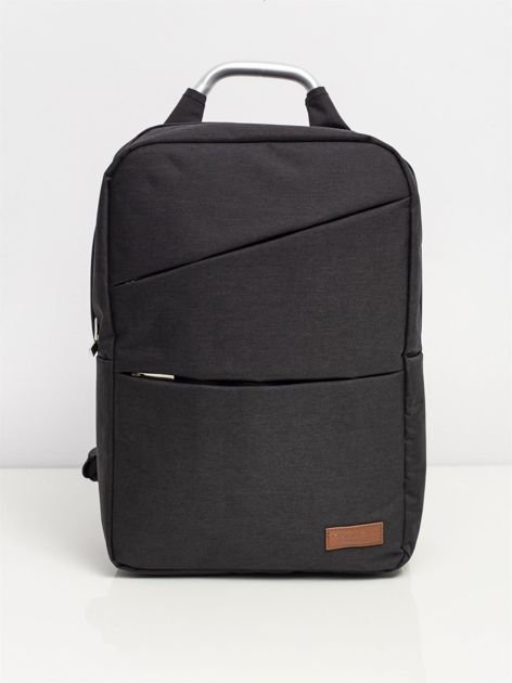 Czarny plecak na laptopa z asymetrycznymi kieszeniami