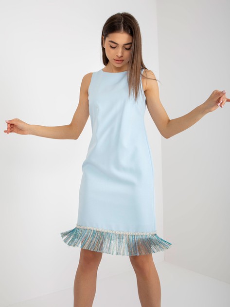 Jasnoniebieska prosta sukienka koktajlowa z frędzlami