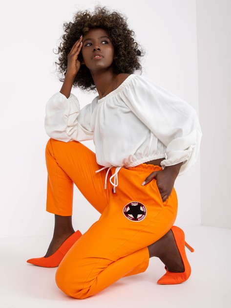 Pomarańczowe spodnie z ekoskóry z wąską nogawką Lana 